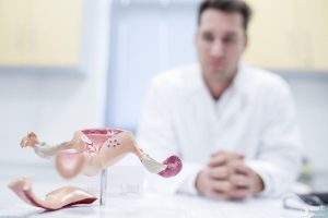 为什么卵巢囊肿会让女性不孕？治疗卵巢囊肿，中医治疗是之一