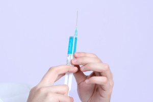 穿刺取卵后肝功能检查数据偏高可以移植5天鲜胚吗？