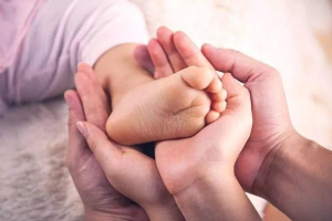 山东青岛市立医院移植冷冻囊胚前准备什么？