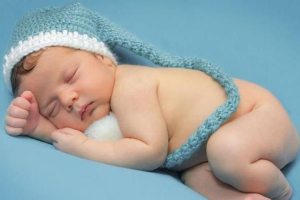 幼儿学饮杯带重力球好还是直饮好？