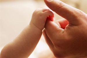 孕晚期出现褐色分泌物是怎么回事，还有待产包要准备什么