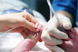 女性不孕试管婴儿周期医治期间都需要做宫腔镜检查吗
