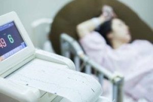 50岁还能怀孕吗?——机遇、风险与科学的选择