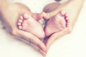 二胎试管婴儿移植费用详解：影响因素、方案差异与省钱指南